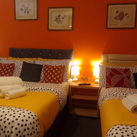 Bloxwich Cosy Stay In Walsall By Ideal Home מראה חיצוני תמונה