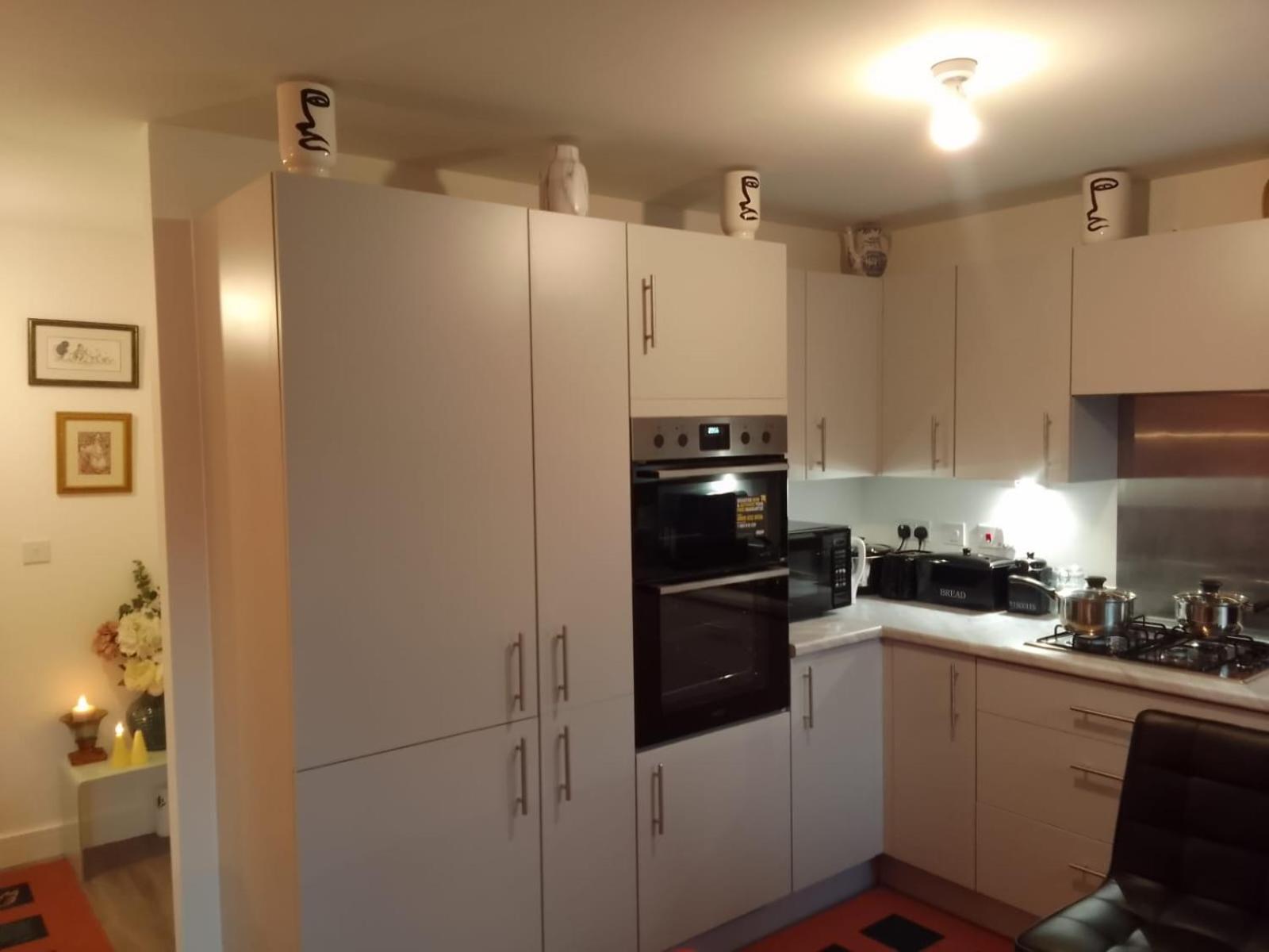 Bloxwich Cosy Stay In Walsall By Ideal Home מראה חיצוני תמונה