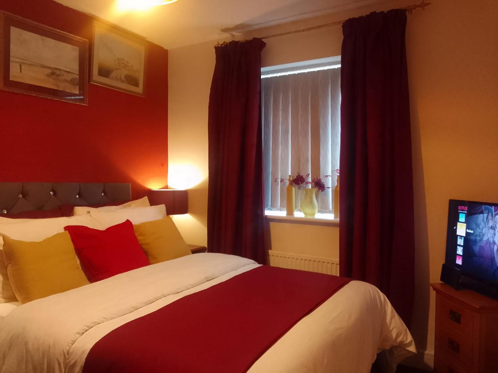 Bloxwich Cosy Stay In Walsall By Ideal Home מראה חיצוני תמונה