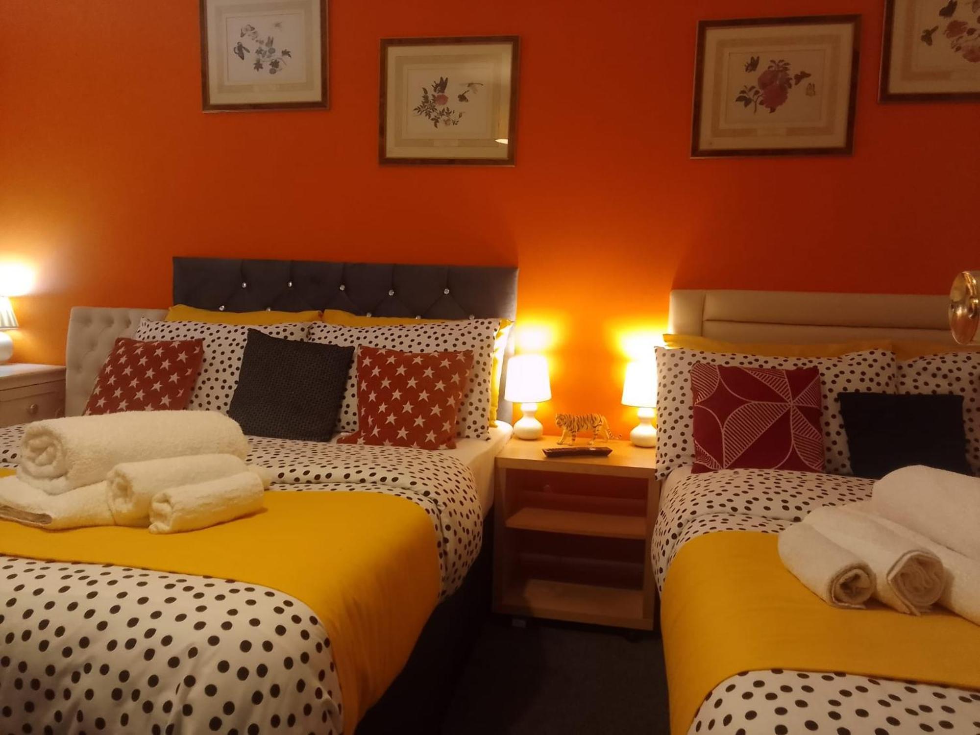 Bloxwich Cosy Stay In Walsall By Ideal Home מראה חיצוני תמונה