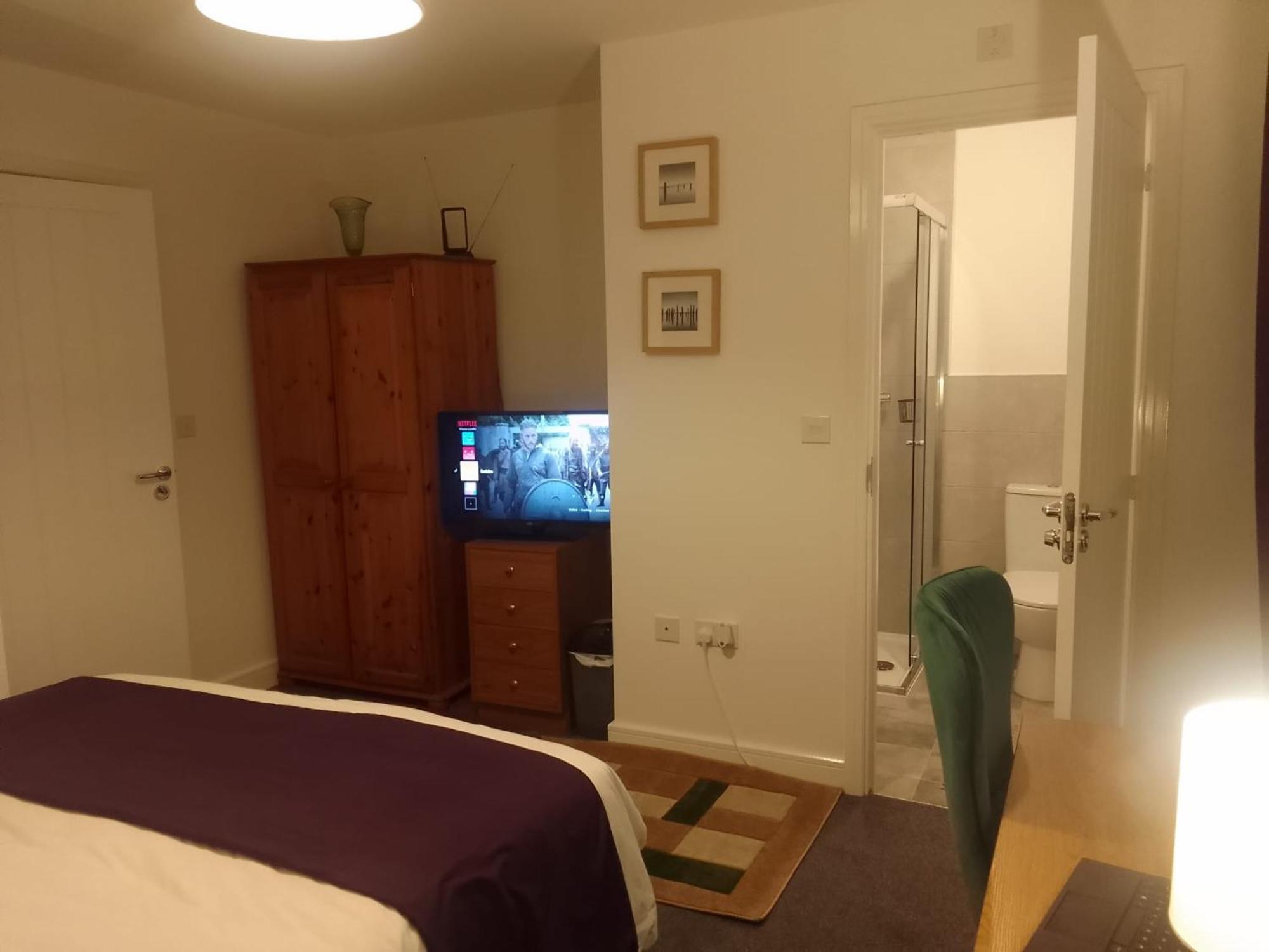 Bloxwich Cosy Stay In Walsall By Ideal Home מראה חיצוני תמונה