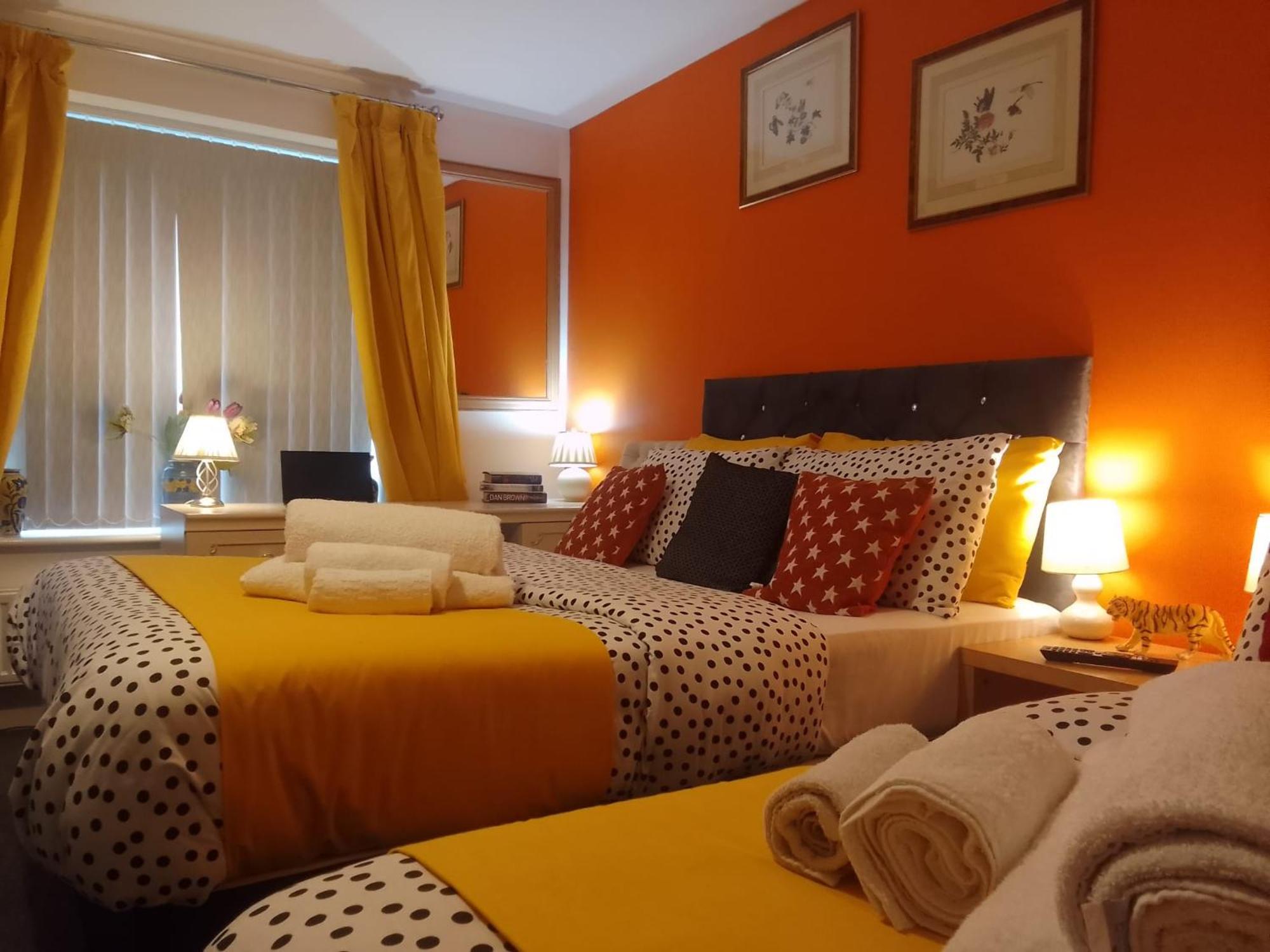 Bloxwich Cosy Stay In Walsall By Ideal Home מראה חיצוני תמונה