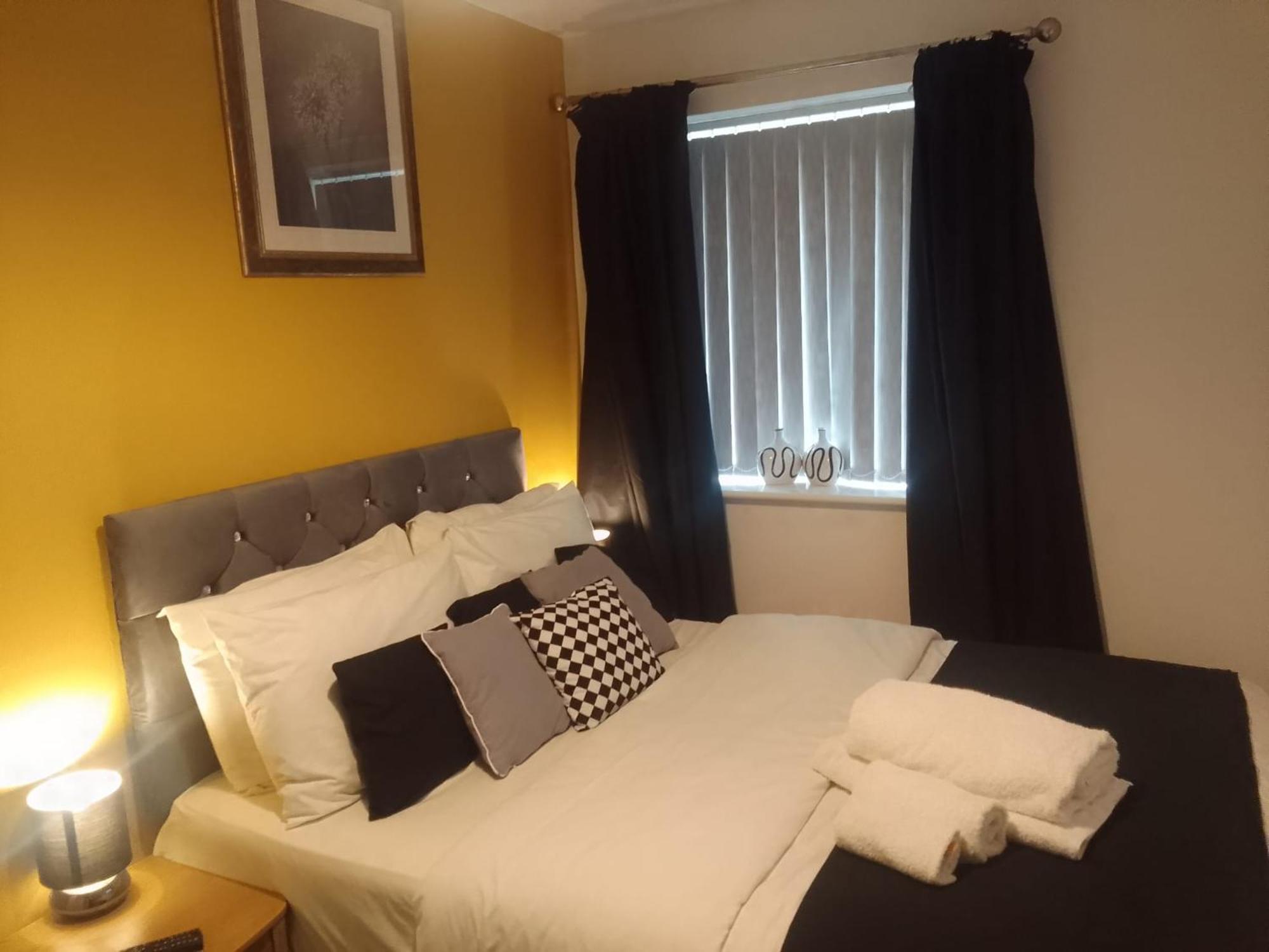 Bloxwich Cosy Stay In Walsall By Ideal Home מראה חיצוני תמונה