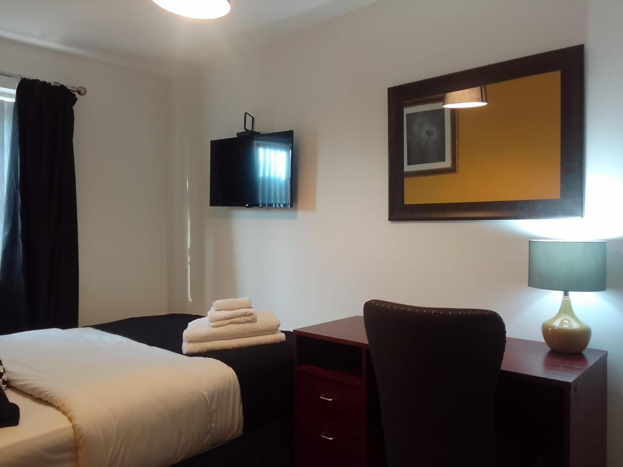 Bloxwich Cosy Stay In Walsall By Ideal Home מראה חיצוני תמונה