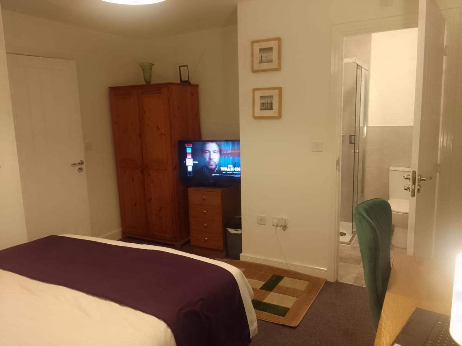 Bloxwich Cosy Stay In Walsall By Ideal Home מראה חיצוני תמונה