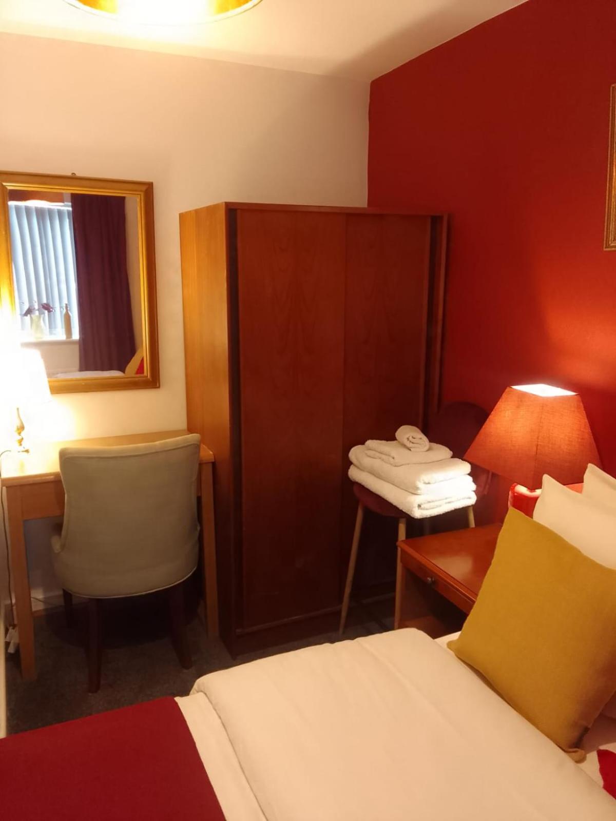 Bloxwich Cosy Stay In Walsall By Ideal Home מראה חיצוני תמונה