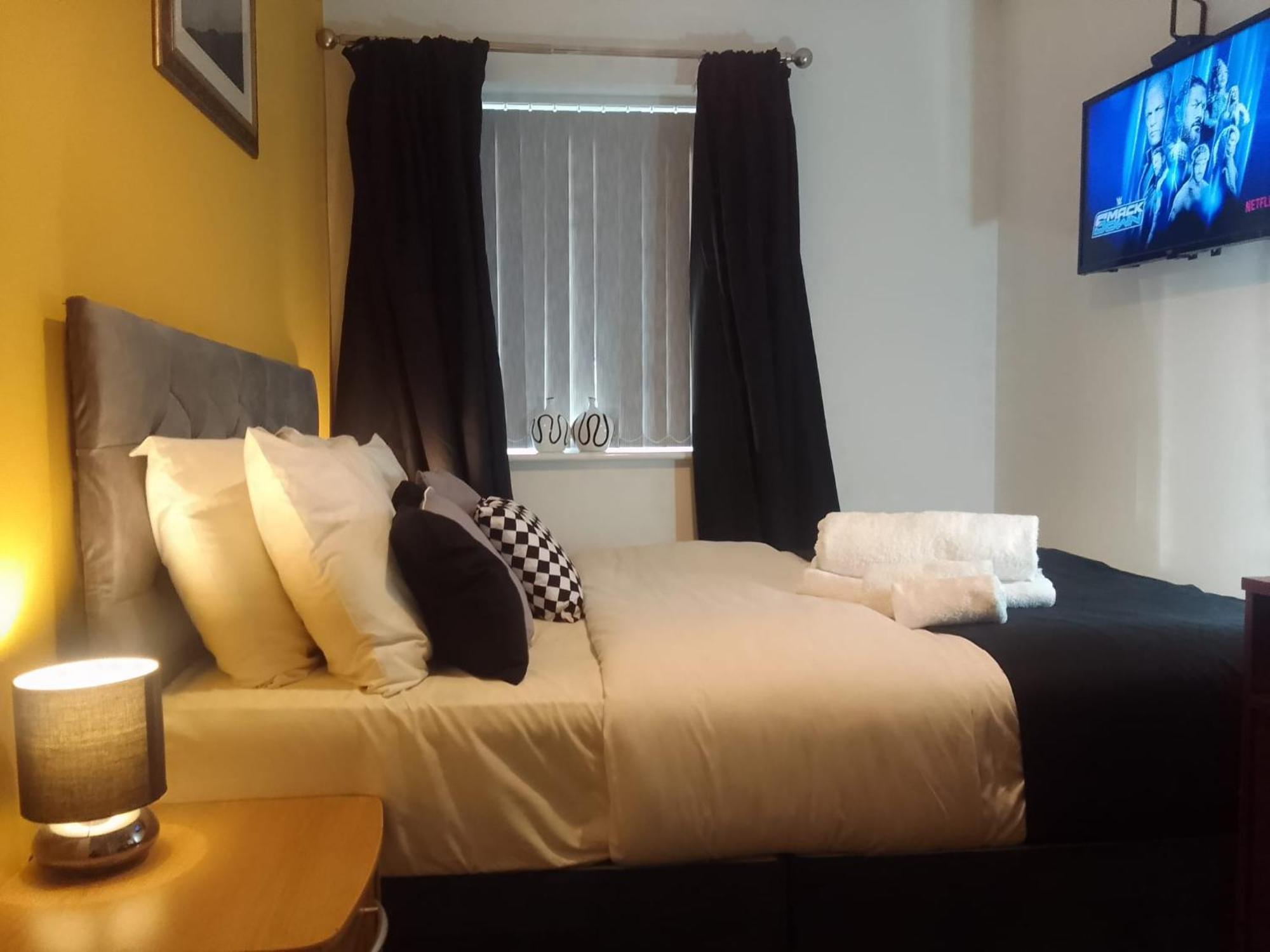 Bloxwich Cosy Stay In Walsall By Ideal Home מראה חיצוני תמונה